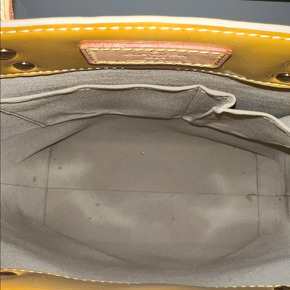 Louis Vuitton LV Vintage Yellow Vernis Reade MM Tote Bag with COA - Picture 11 of 17